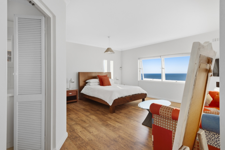 7 Bedroom Property for Sale in Mountainside Western Cape